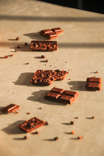 Barra de Chocolate Orgánico 70% con Nibs de Cacao | 3 Ingredientes · Crujiente · Antioxidante y Vegana