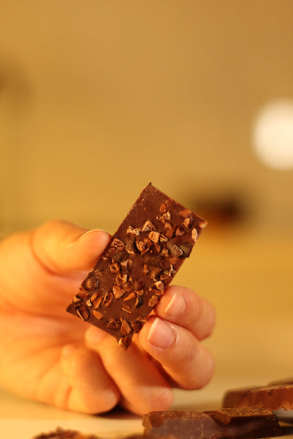 Barra de Chocolate Orgánico 70% con Nibs de Cacao | 3 Ingredientes · Crujiente · Antioxidante y Vegana